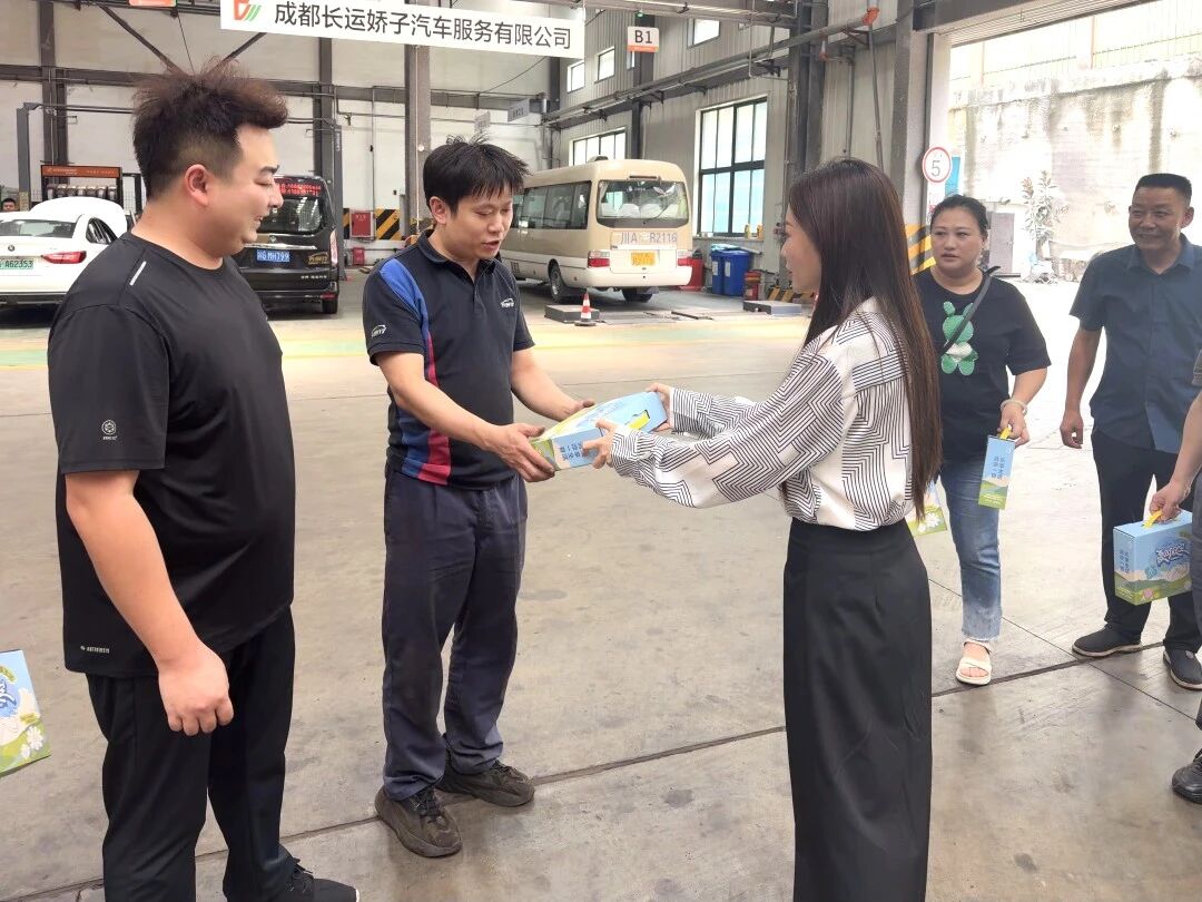 炎炎夏季送清冷 工会关切暖一线